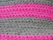 Wolldecke in grau und pink